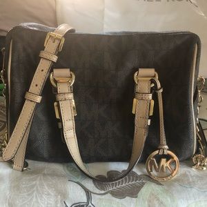 Michael KORS purse authentic
